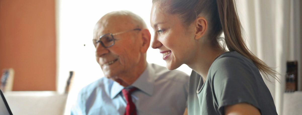 Generation Old Man Young Woman Working Together Kundenorientierung 88f49b2c